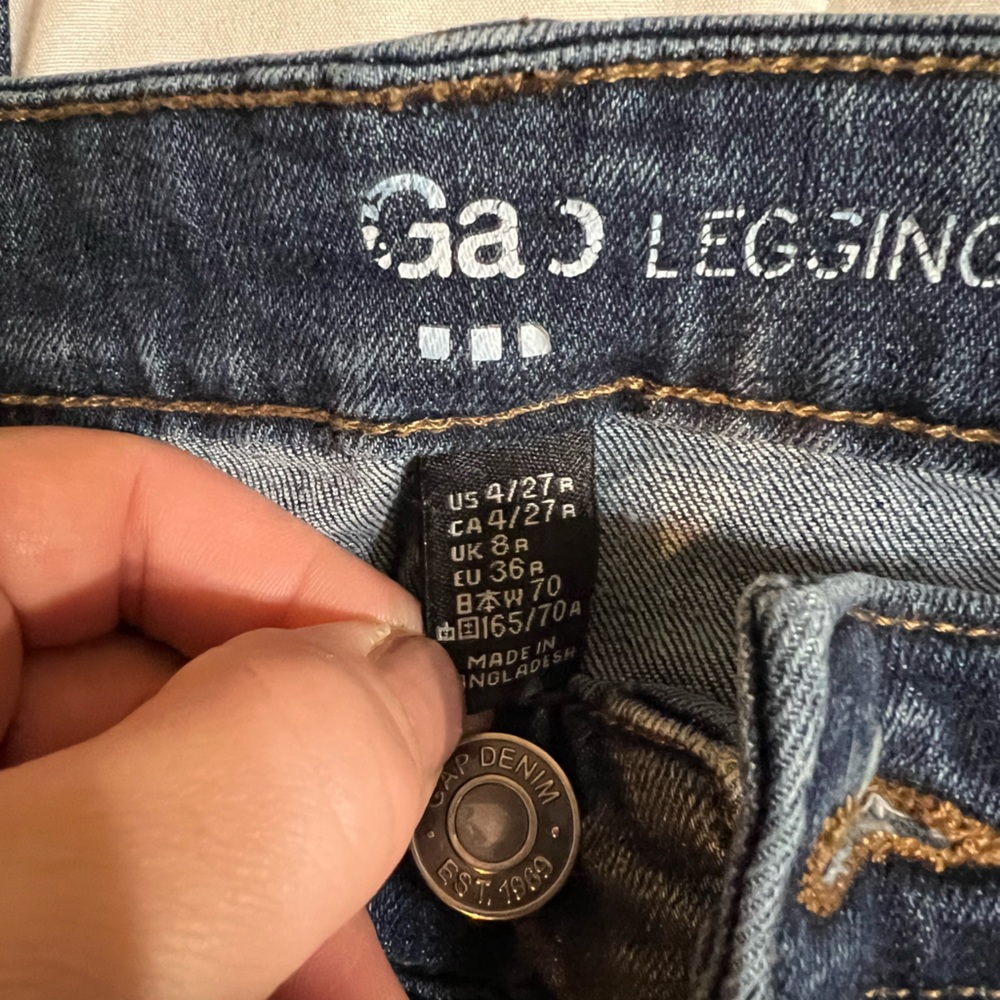 Gap jean leggings size 4/27